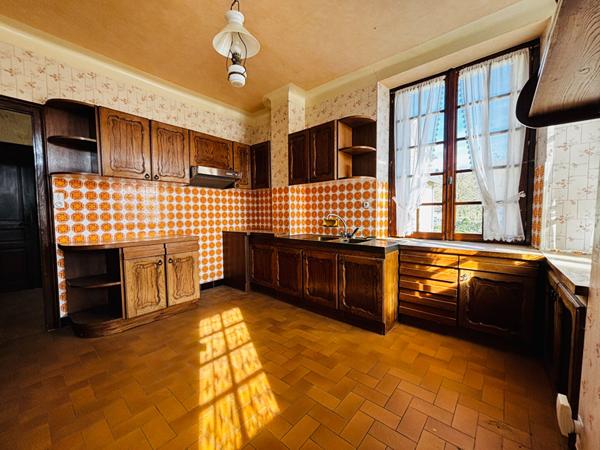 A VENDRE SEILHAC Proche bourg Maison en pierre Terrain 1200 m²