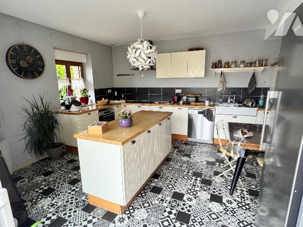 Maison de ville avec local professionnel