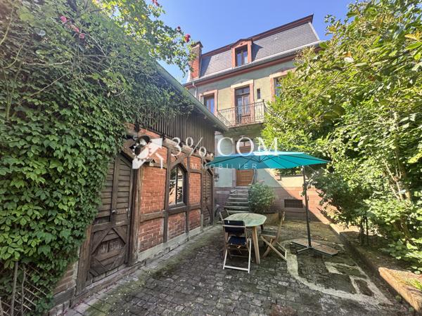 Maison
                                                                                                                                                                                                                                                                                                                        7 pièce(s)                                                                                                                                                                                                          5 chambre(s)                                                                                                                                                                                                          195  m²