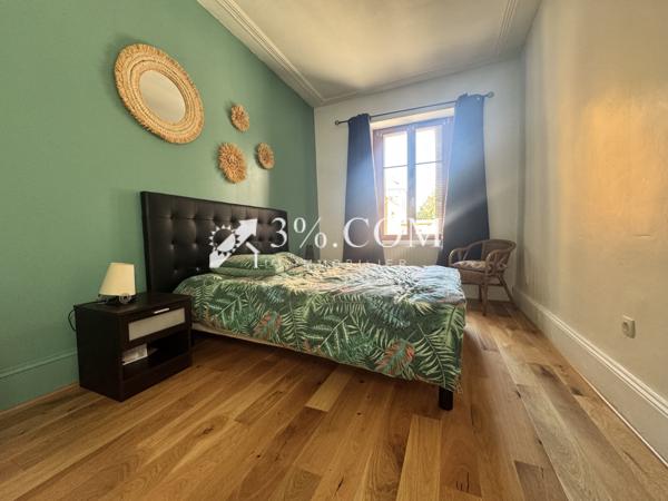 Maison
                                                                                                                                                                                                                                                                                                                        7 pièce(s)                                                                                                                                                                                                          5 chambre(s)                                                                                                                                                                                                          195  m²