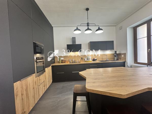 Maison
                                                                                                                                                                                                                                                                                                                        7 pièce(s)                                                                                                                                                                                                          5 chambre(s)                                                                                                                                                                                                          195  m²