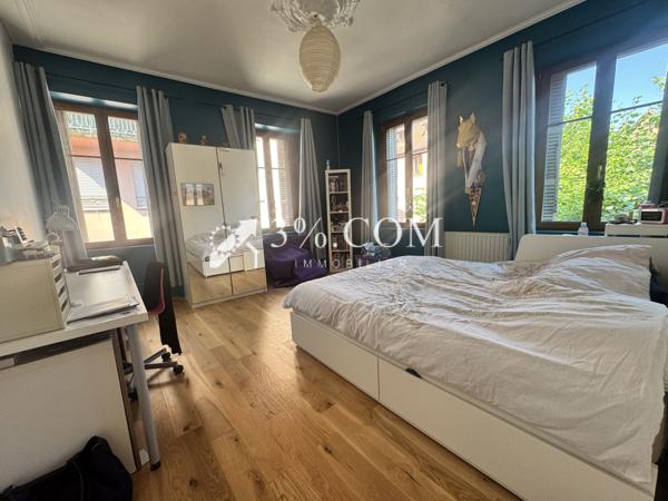 Maison
                                                                                                                                                                                                                                                                                                                        7 pièce(s)                                                                                                                                                                                                          5 chambre(s)                                                                                                                                                                                                          195  m²