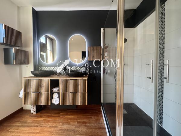 Maison
                                                                                                                                                                                                                                                                                                                        7 pièce(s)                                                                                                                                                                                                          5 chambre(s)                                                                                                                                                                                                          195  m²
