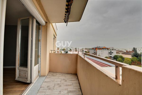 Appartement T4 de 73 m² avec balcon, parking et cave à Villeurbanne (69100).