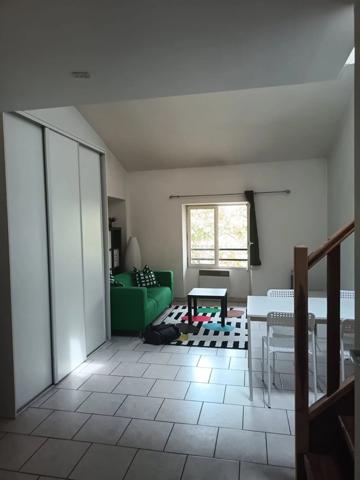 Location                                                      Appartement
                        
                     2 pièces                      35 m2                     à Salon-de-Provence