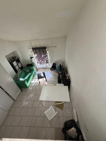 Location                                                      Appartement
                        
                     2 pièces                      35 m2                     à Salon-de-Provence