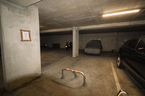 APPARTEMENT T2 À VENDRE À SÈTE, RÉSIDENCE RÉCENTE, TERRASSE, ASCENSEUR ET DEUX PARKINGS EN SOUS-SOL.