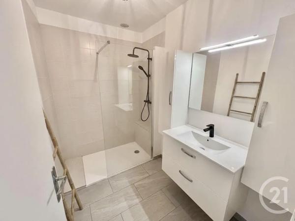 Maison à vendre  4 pièces - 127 m 2   MARTIGUES  - 13