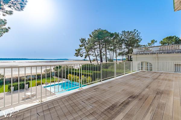 CENTRE DU CAP FERRET-VILLA DE PRESTIGE EN PREMIERE LIGNE