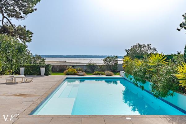 CENTRE DU CAP FERRET-VILLA DE PRESTIGE EN PREMIERE LIGNE