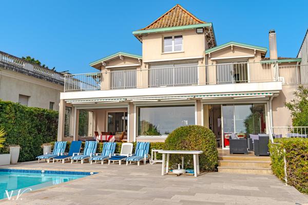 CENTRE DU CAP FERRET-VILLA DE PRESTIGE EN PREMIERE LIGNE
