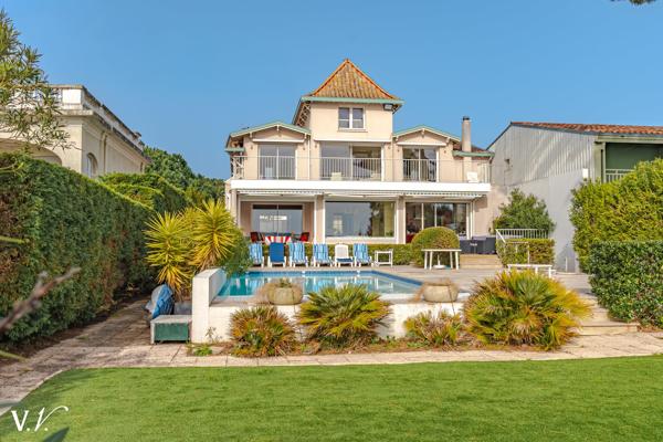 CENTRE DU CAP FERRET-VILLA DE PRESTIGE EN PREMIERE LIGNE