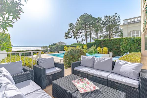 CENTRE DU CAP FERRET-VILLA DE PRESTIGE EN PREMIERE LIGNE
