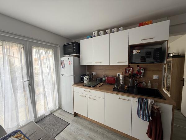 Saint-Georges-de-Didonne (17110) 

700 M DU CENTRE VILLE & 950 DE LA PLAGE APPARTEMENT D'ENVIRON 43M² ENTIEREMENT RENOVE avec 2 beaux espaces de