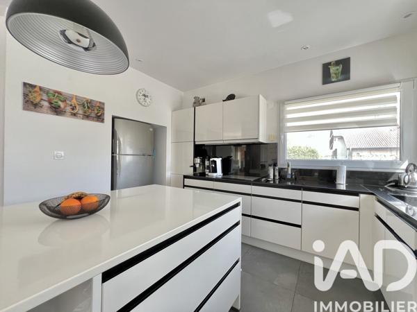 Maison à vendre 7 pièces 233 m² La Buisse