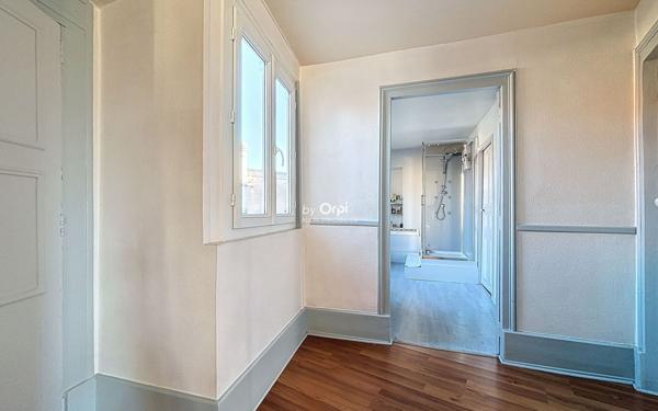 Appartement à vendre    2 pièces • 83,93 m2 Néris-les-Bains