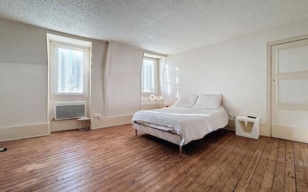 Appartement à vendre    2 pièces • 83,93 m2 Néris-les-Bains