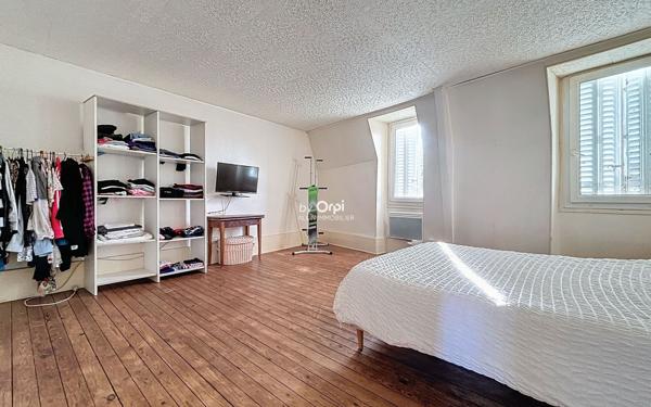 Appartement à vendre    2 pièces • 83,93 m2 Néris-les-Bains