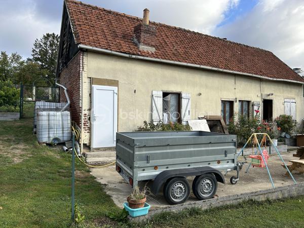 Plongez-vous dans l'ambiance d'antan avec cette maison du XVIIIe siècle, nichée dans un cadre authentique. Idéale pour les passionnés d'histoire et d'architecture, cette propriété offre une immersion totale dans une époque révolue, avec le charme et l'élégance des anciennes bâtisses.

D'une superficie de 42 m², cette maison dispose de 2 pièces agencées de manière fonctionnelle. Conçue avec des matériaux traditionnels, elle nécessite  des travaux et possède encore son cachet originel.

En bonus, profitez d'une cave pratique pour le stockage de vos précieux biens.

Idéalement située, profitez de la proximité avec les commodités locales et les accès routiers, sans les contraintes d'une copropriété.

Pour découvrir au plus vite ce bien unique avec l'aide de Virginie CHEVALLIER, contactez-nous !