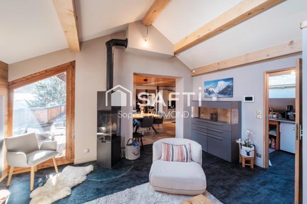 Chalet avec dépendances: terrasses, garages, parking