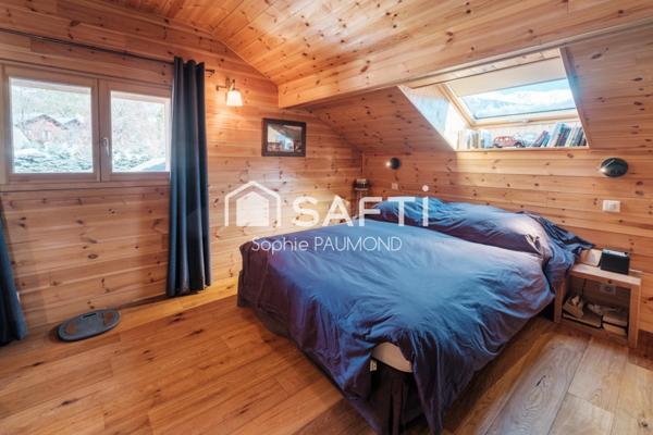Chalet avec dépendances: terrasses, garages, parking