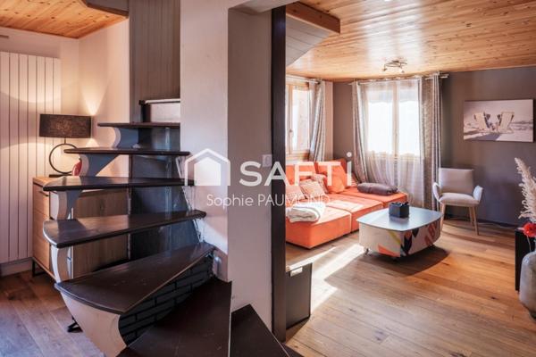 Chalet avec dépendances: terrasses, garages, parking