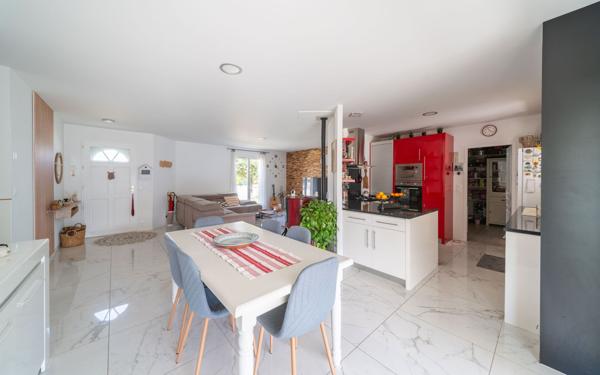 Maison à vendre    6 pièces •  Parentis-en-Born