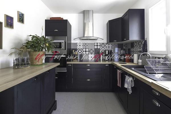 Maison de plain pied de 2016, 4 pièces, 3 chambres, 81m2 avec garage à Pierrefeu Du Var