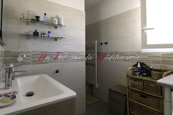 Maison de plain pied de 2016, 4 pièces, 3 chambres, 81m2 avec garage à Pierrefeu Du Var