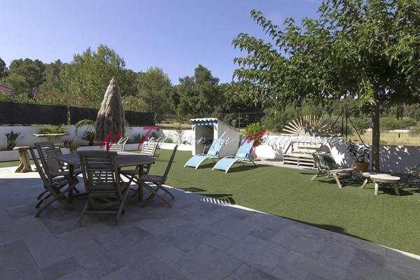 Maison de plain pied de 2016, 4 pièces, 3 chambres, 81m2 avec garage à Pierrefeu Du Var