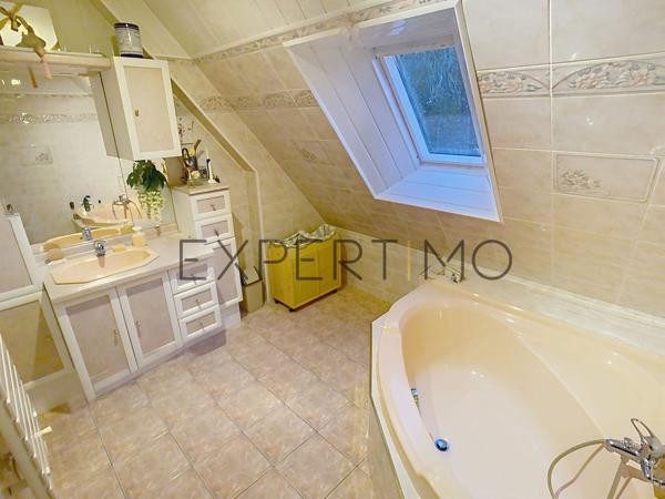 Évrecy (14210) ECOLES ET COMMERCES A PIED !