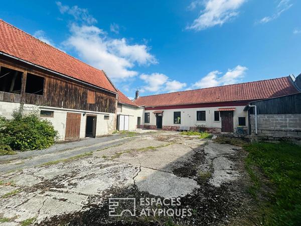 Corps de ferme avec belle longère et annexe