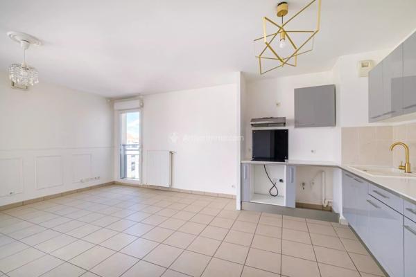 Vente                                                      Appartement
                        
                     2 pièces                      48 m2                     à Villeurbanne