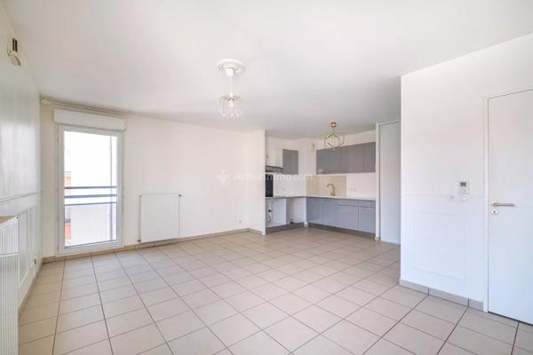 Vente                                                      Appartement
                        
                     2 pièces                      48 m2                     à Villeurbanne
