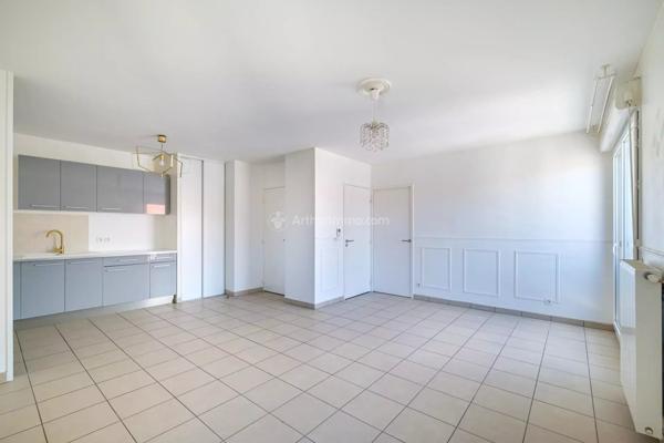 Vente                                                      Appartement
                        
                     2 pièces                      48 m2                     à Villeurbanne