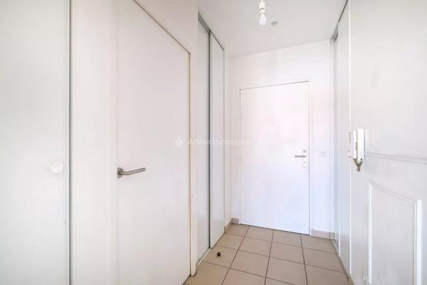 Vente                                                      Appartement
                        
                     2 pièces                      48 m2                     à Villeurbanne