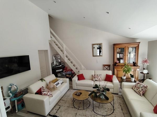 Belle Maison de 189 m² avec piscine dans environnement calme et verdoyant de Migné Auxances