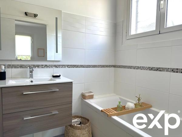 Belle Maison Familiale en deux appartements T4 – 220 m² habitables Piscine – Jardin exotique – Stationnements – Quartier Quatre Chemins des Routes