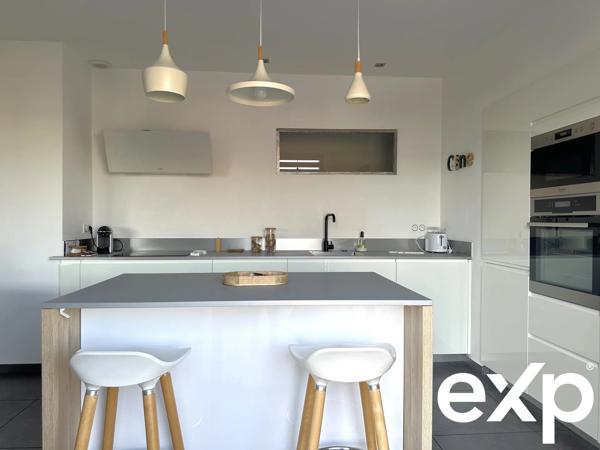 Belle Maison Familiale en deux appartements T4 – 220 m² habitables Piscine – Jardin exotique – Stationnements – Quartier Quatre Chemins des Routes