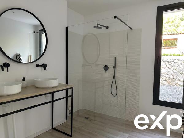 Belle Maison Familiale en deux appartements T4 – 220 m² habitables Piscine – Jardin exotique – Stationnements – Quartier Quatre Chemins des Routes