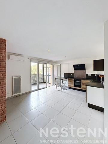 Appartement Saint-maximin-la-sainte-baume avec deux chambres, terrasse, garage et place de parking.