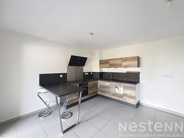 Appartement Saint-maximin-la-sainte-baume avec deux chambres, terrasse, garage et place de parking.