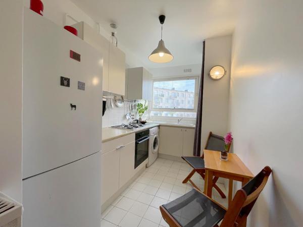 Fontenay-aux-Roses (92260) FONTENAY AUX ROSES, PROCHE Le Plessis Robinson - APPARTEMENT 107m2 avec 4 chambres - TERRASSE 14m2 - PARC, VER