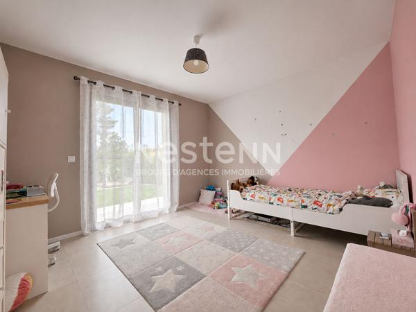 A VENDRE-Maison récente de plain-pied La Crau 5 pièce(s) 120m2 - Secteur résidentiel et recherché, piscine.