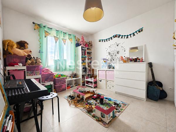 A VENDRE-Maison récente de plain-pied La Crau 5 pièce(s) 120m2 - Secteur résidentiel et recherché, piscine.