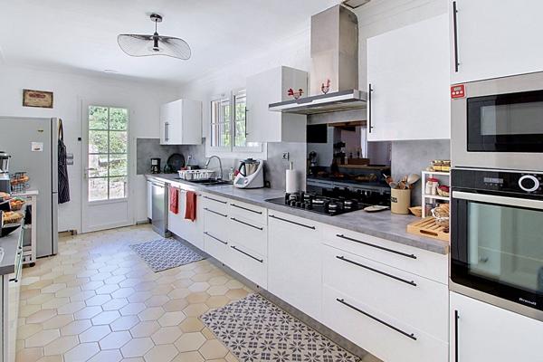 A VENDRE EN EXCLUSIVITE! Maison de plain-pied avec piscine et studio indépendant.