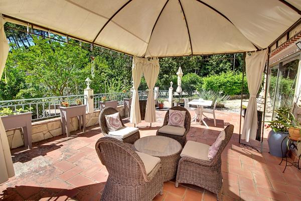 A VENDRE EN EXCLUSIVITE! Maison de plain-pied avec piscine et studio indépendant.