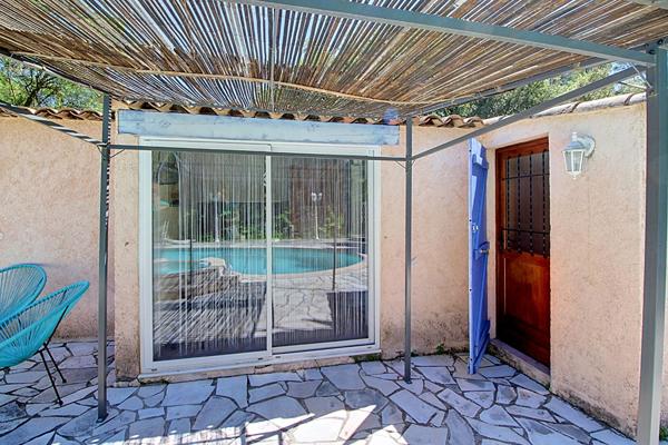 A VENDRE EN EXCLUSIVITE! Maison de plain-pied avec piscine et studio indépendant.