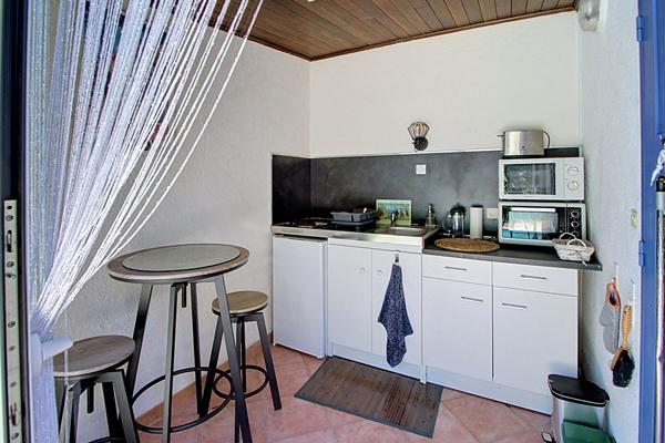 A VENDRE EN EXCLUSIVITE! Maison de plain-pied avec piscine et studio indépendant.