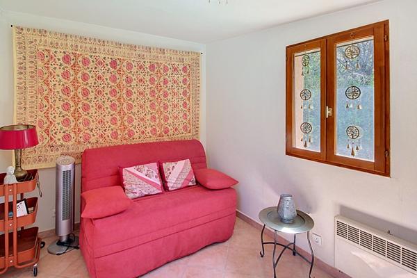 A VENDRE EN EXCLUSIVITE! Maison de plain-pied avec piscine et studio indépendant.